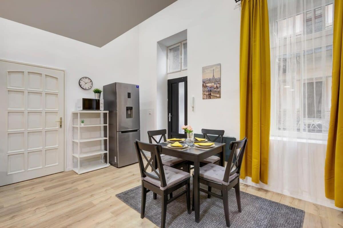 - New - Modern Apartment