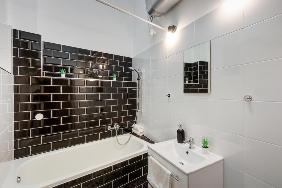 - New - Modern Apartment